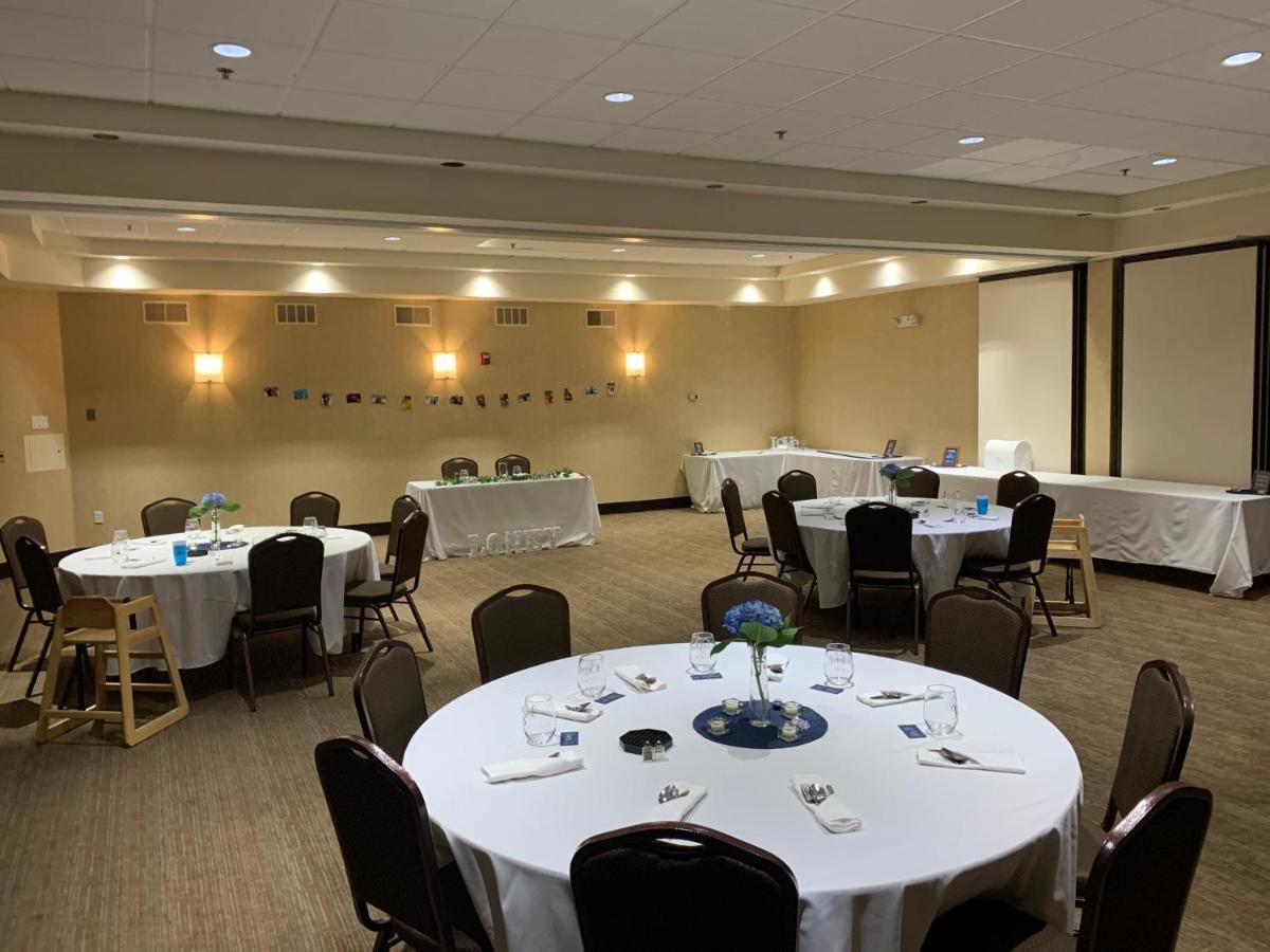 Radisson Hotel Detroit-Farmington Hills Extérieur photo