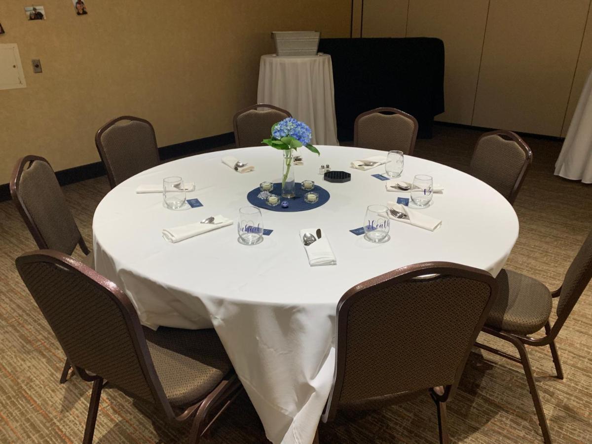 Radisson Hotel Detroit-Farmington Hills Extérieur photo