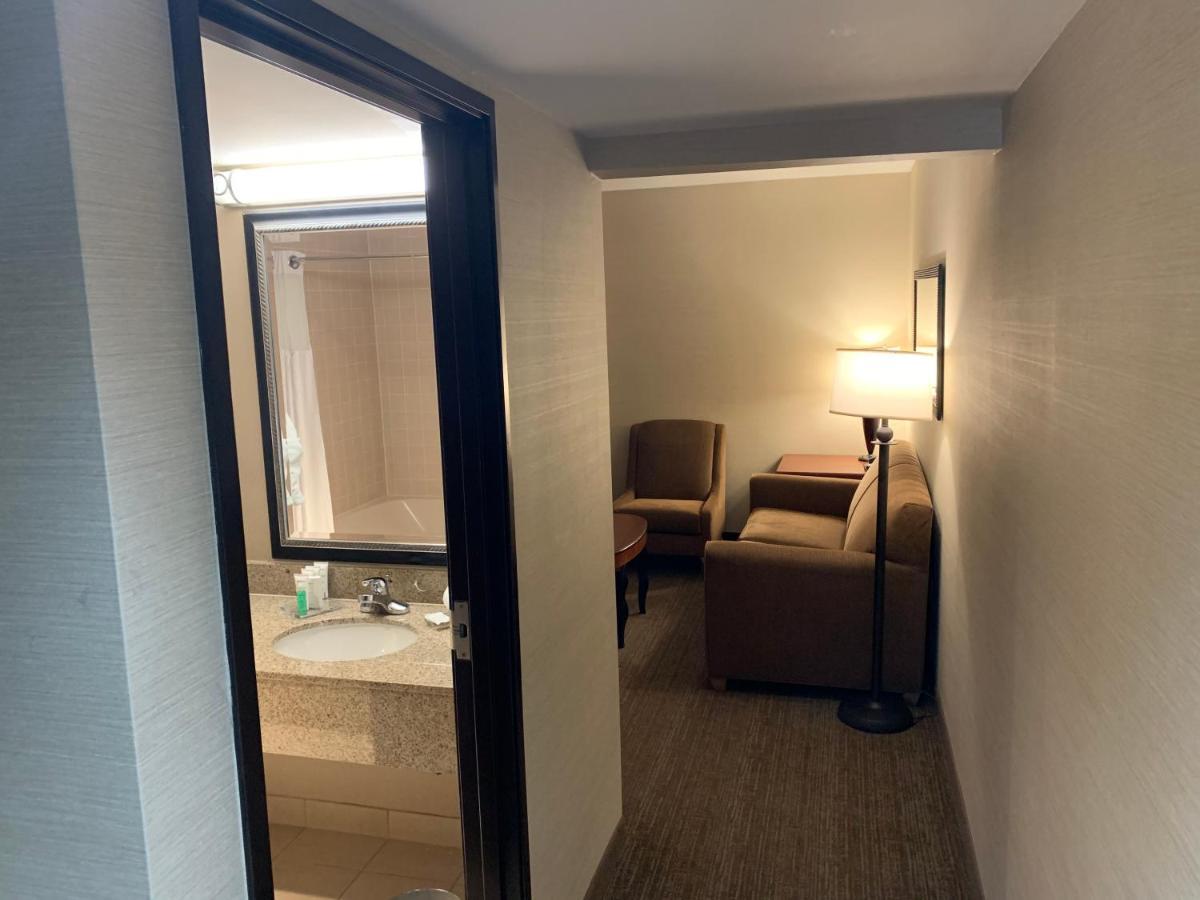 Radisson Hotel Detroit-Farmington Hills Extérieur photo