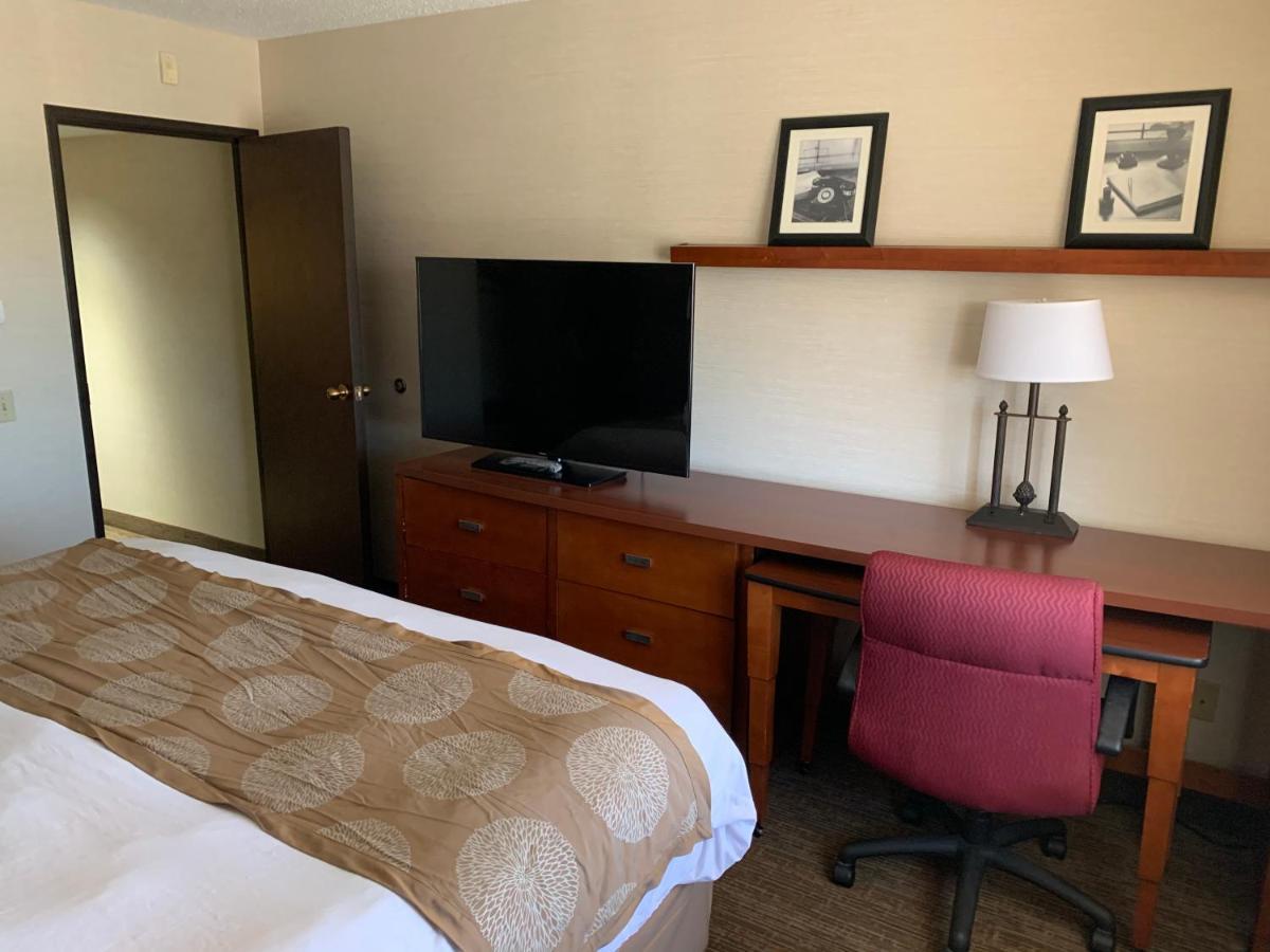 Radisson Hotel Detroit-Farmington Hills Extérieur photo