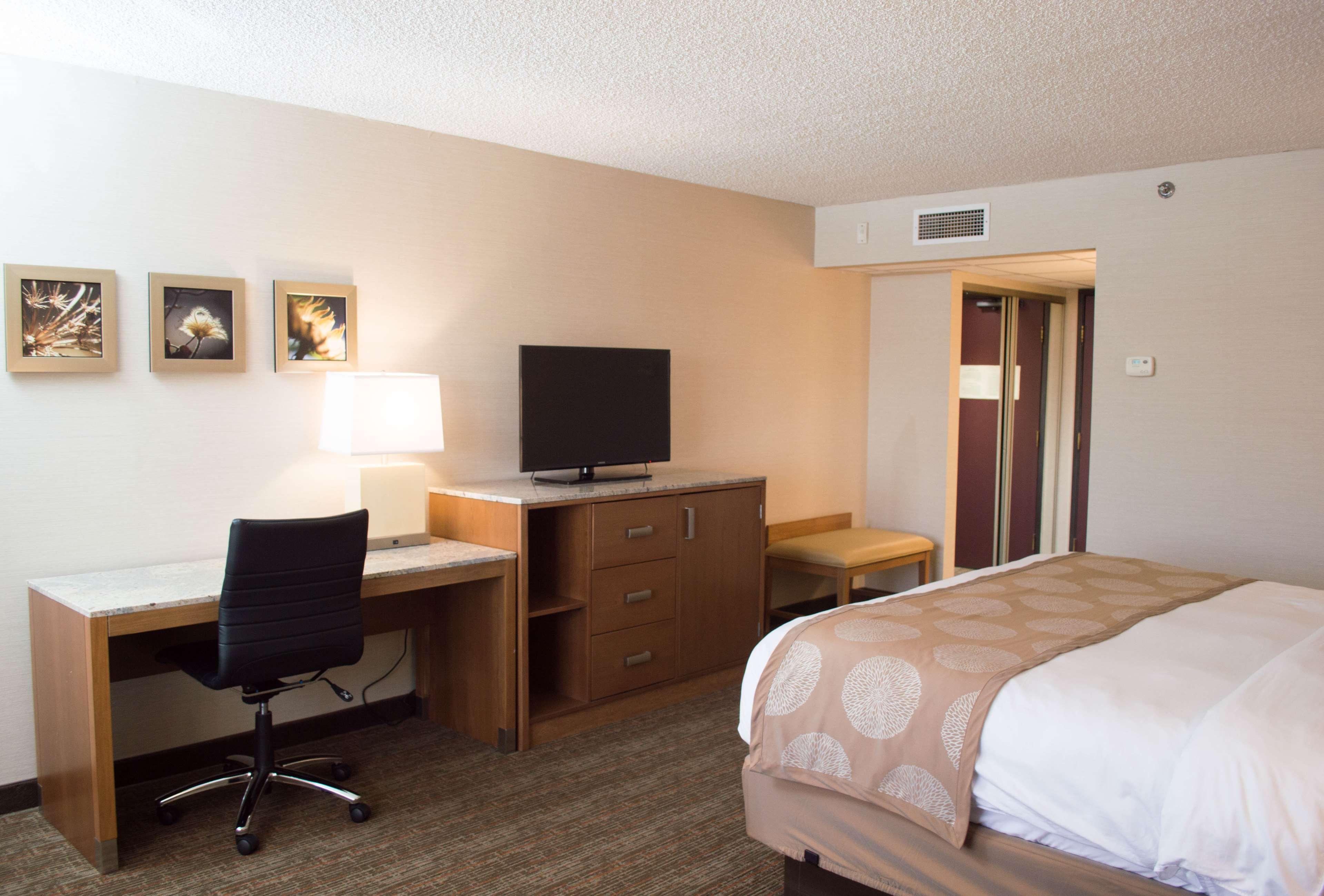 Radisson Hotel Detroit-Farmington Hills Extérieur photo