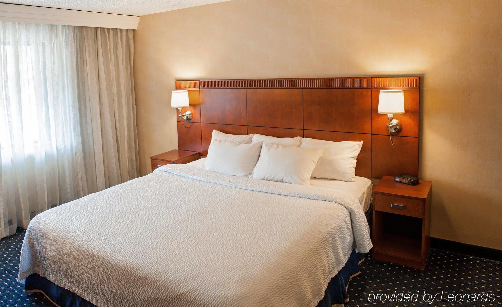 Radisson Hotel Detroit-Farmington Hills Extérieur photo