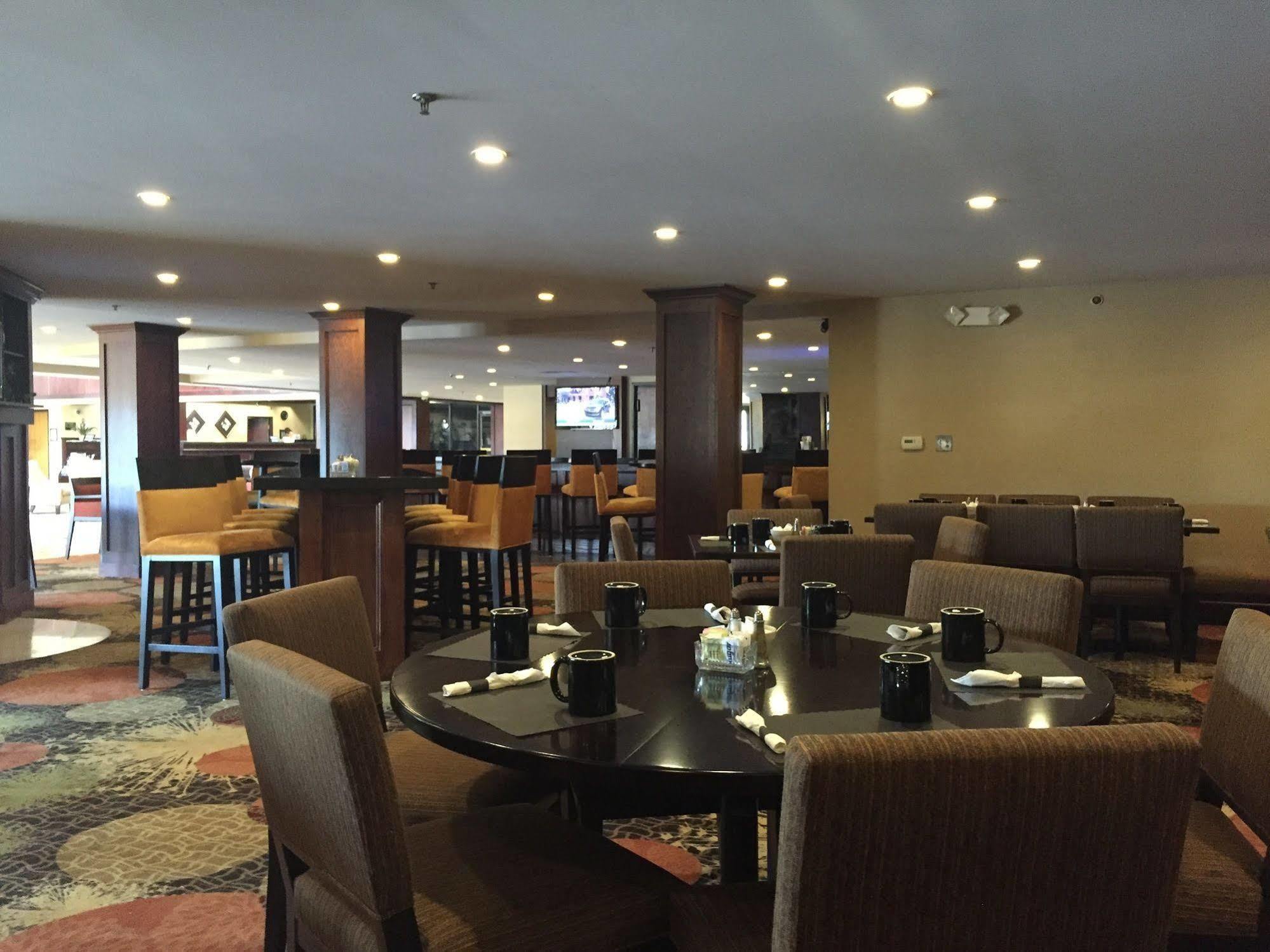 Radisson Hotel Detroit-Farmington Hills Extérieur photo