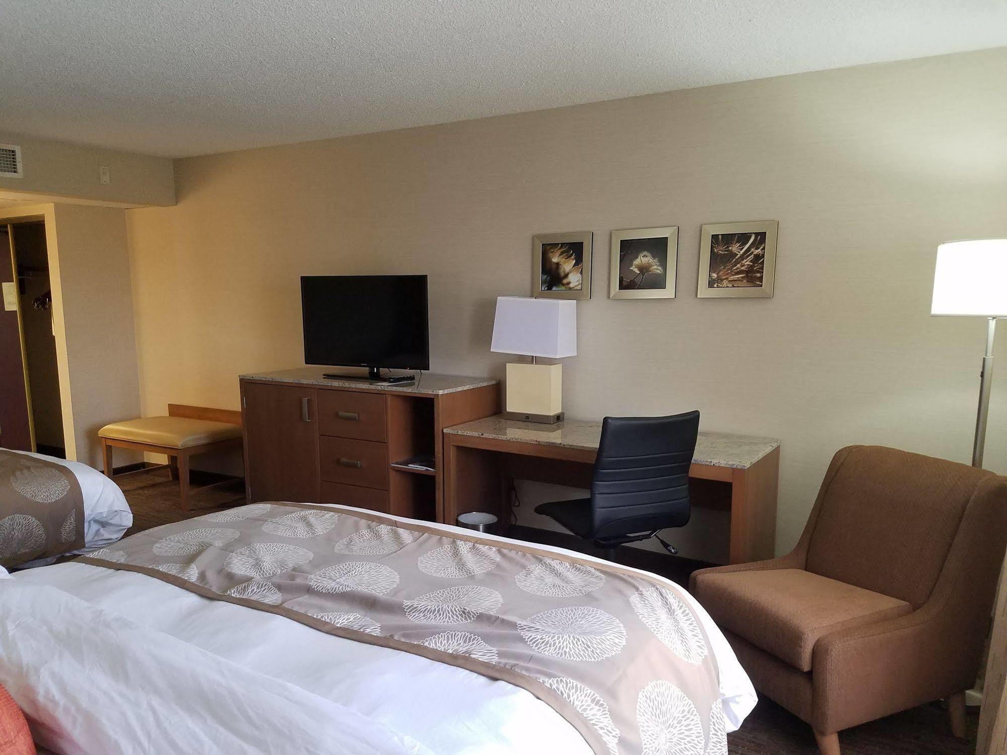 Radisson Hotel Detroit-Farmington Hills Extérieur photo
