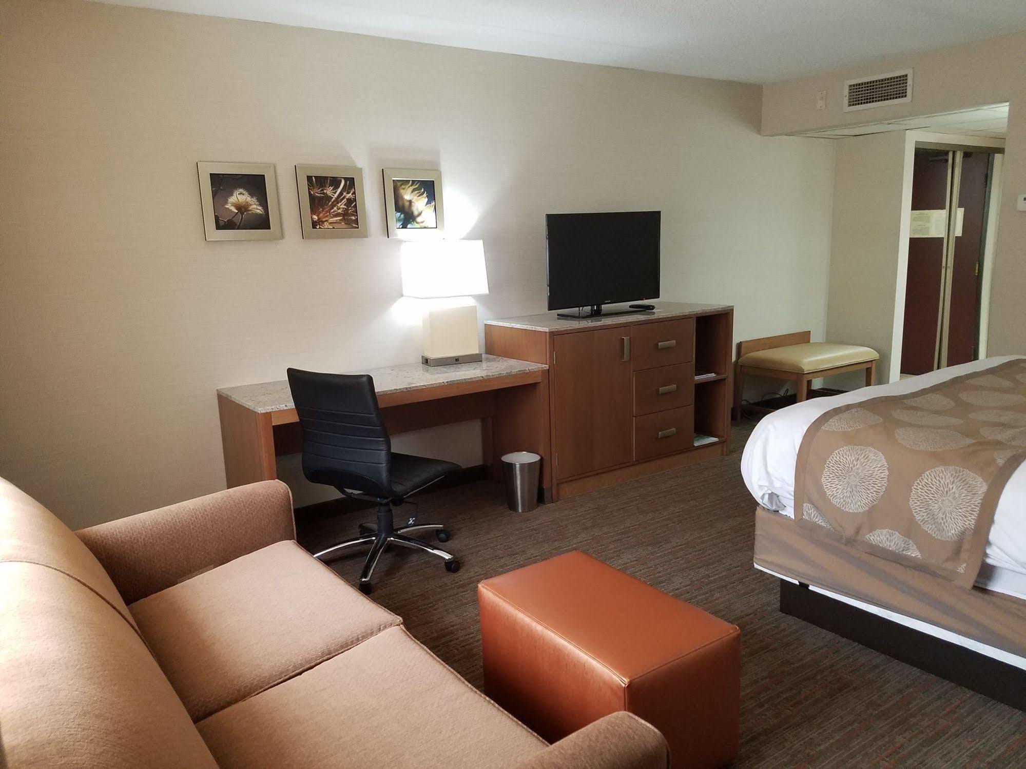 Radisson Hotel Detroit-Farmington Hills Extérieur photo