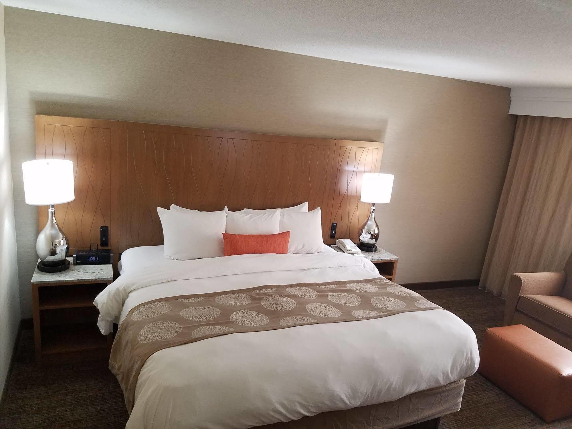 Radisson Hotel Detroit-Farmington Hills Extérieur photo