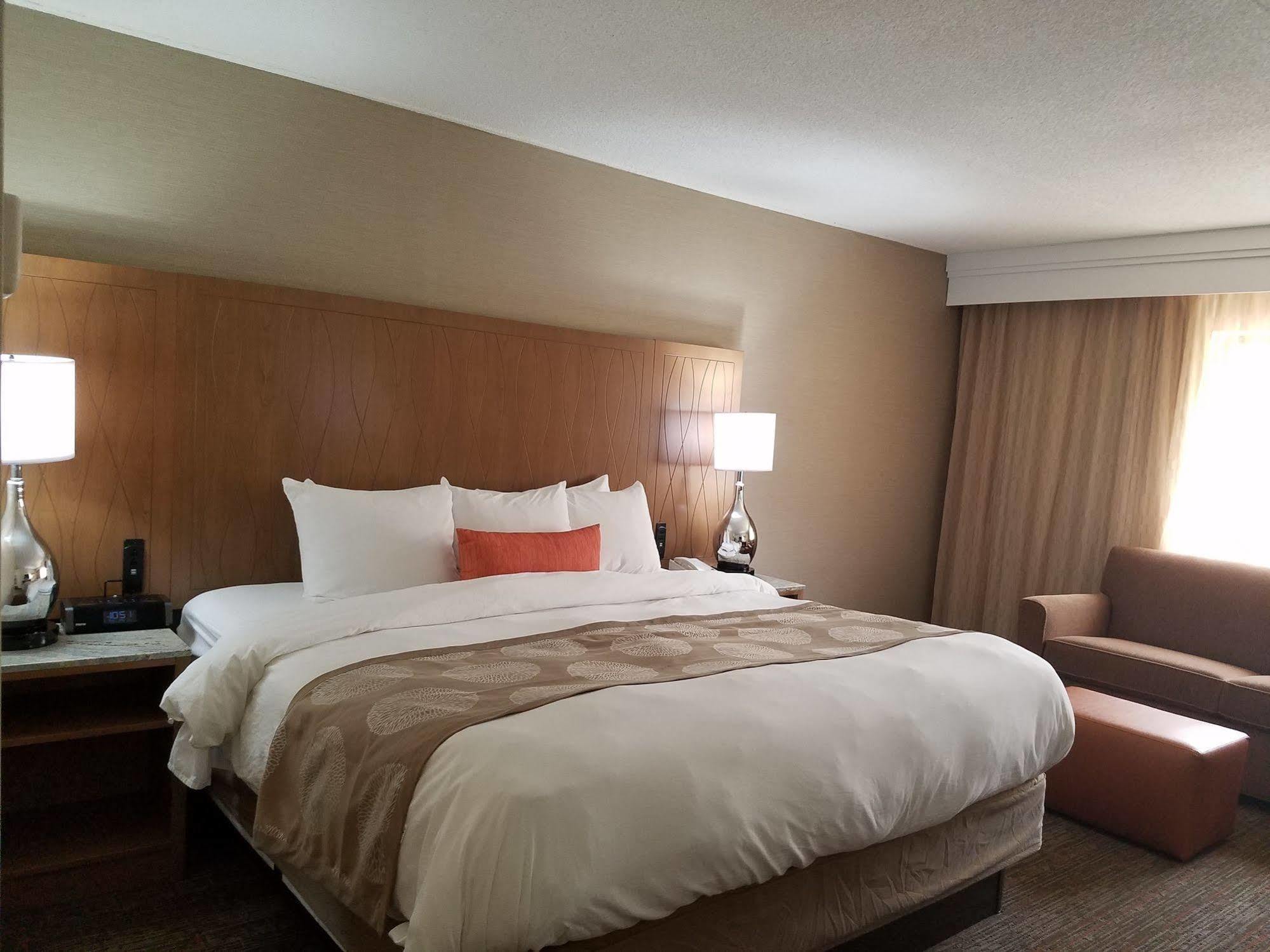 Radisson Hotel Detroit-Farmington Hills Extérieur photo
