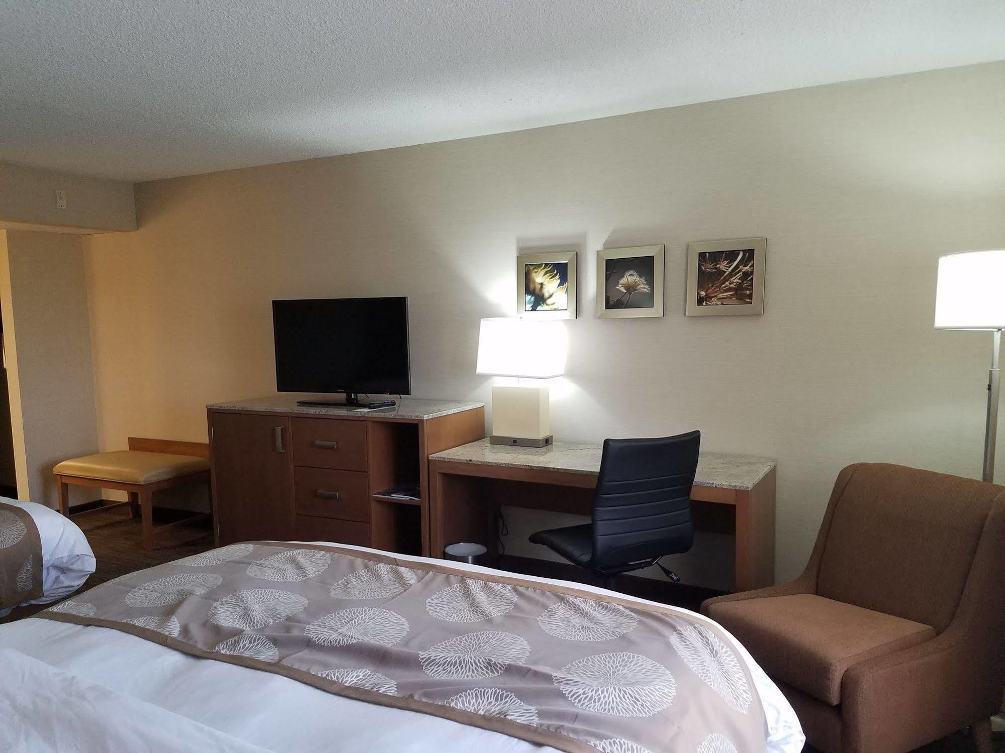 Radisson Hotel Detroit-Farmington Hills Extérieur photo