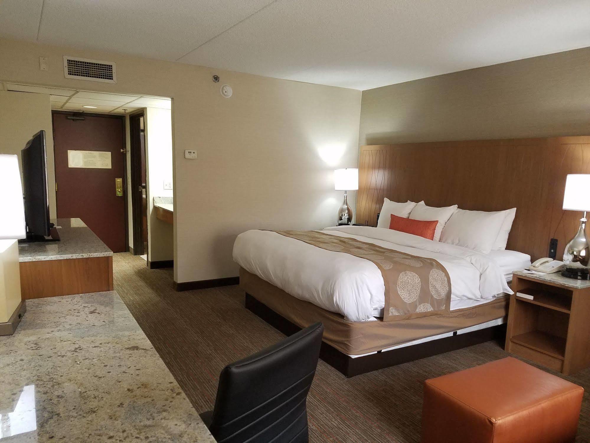 Radisson Hotel Detroit-Farmington Hills Extérieur photo