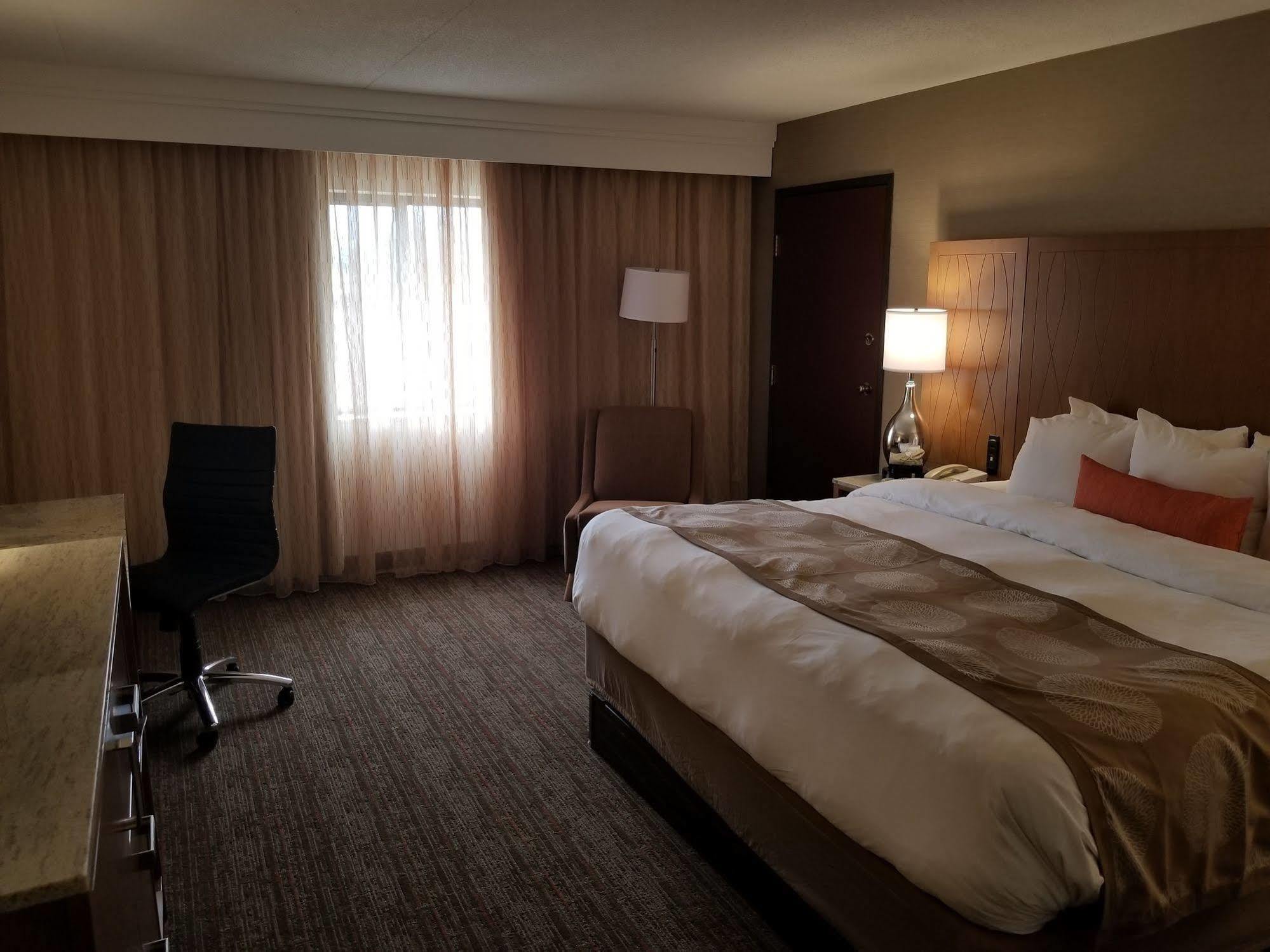 Radisson Hotel Detroit-Farmington Hills Extérieur photo