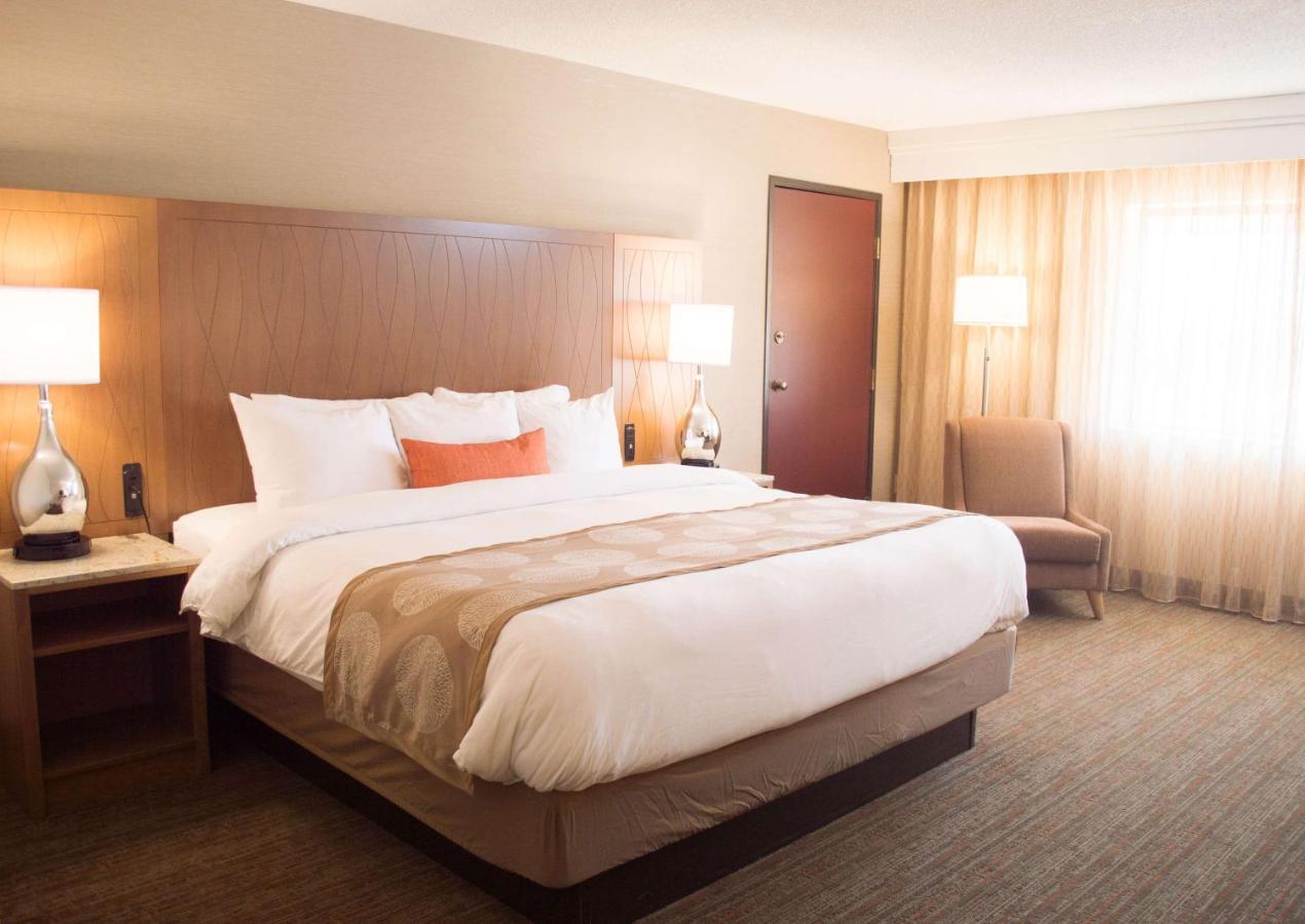 Radisson Hotel Detroit-Farmington Hills Extérieur photo