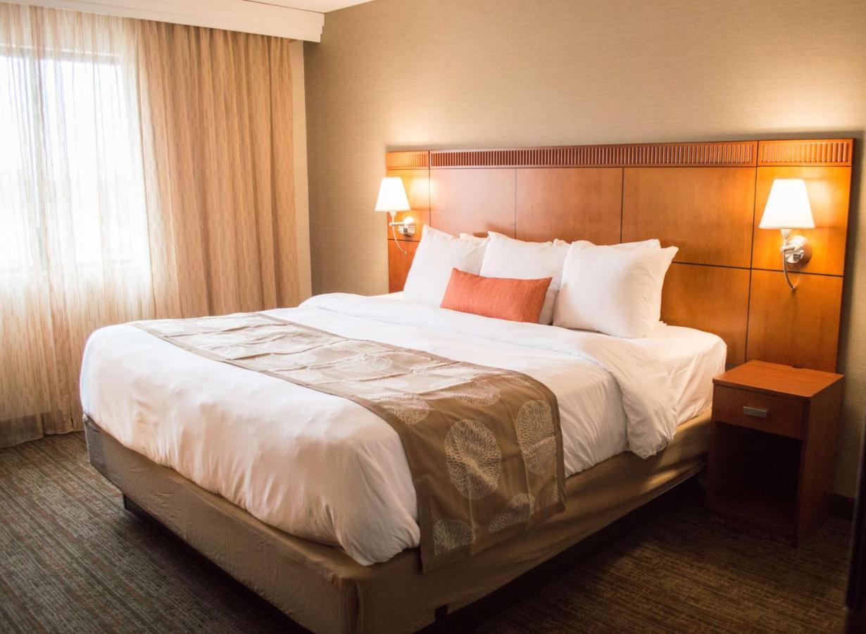 Radisson Hotel Detroit-Farmington Hills Extérieur photo